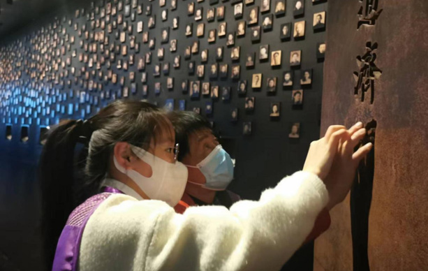 閉館日，侵華日軍南京大屠殺遇難同胞紀(jì)念館向一群特殊觀眾敞開大門