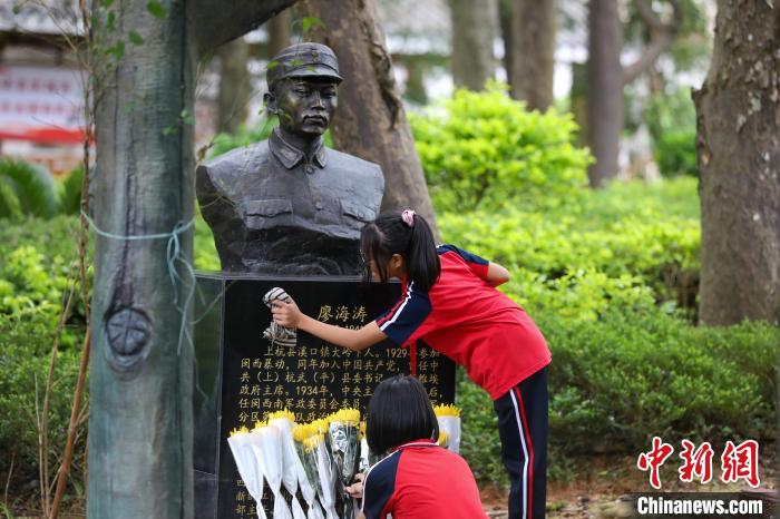 “盧溝橋事變”86周年：福建龍巖緬懷英烈 傳承紅色基因