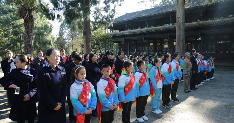 云南騰沖國(guó)殤墓園舉行國(guó)家公祭日悼念活動(dòng)